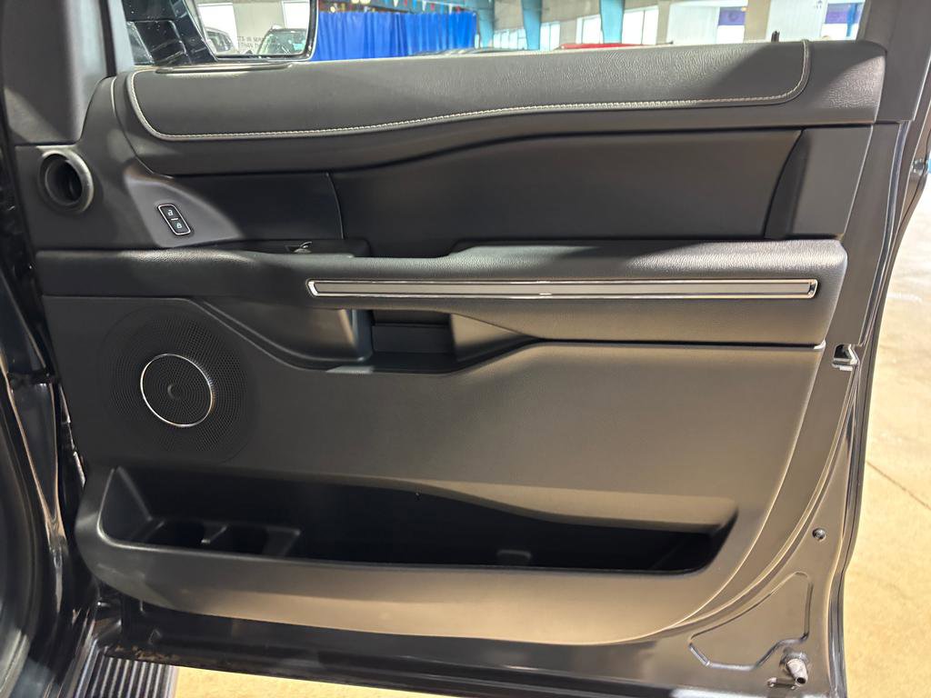 Used 2024 Ford Expedition XLT image 17