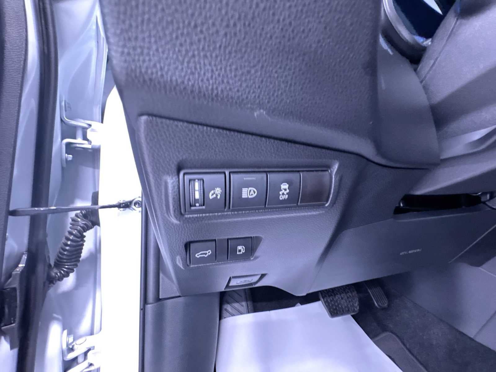 Used 2025 Toyota Corolla Cross AWD Hybrid w/ Convenience Package image 16