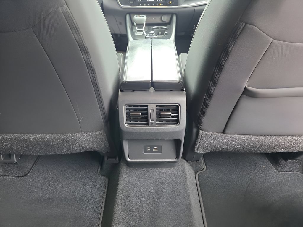 Used 2023 Nissan Rogue SV AWD/4WD image 9