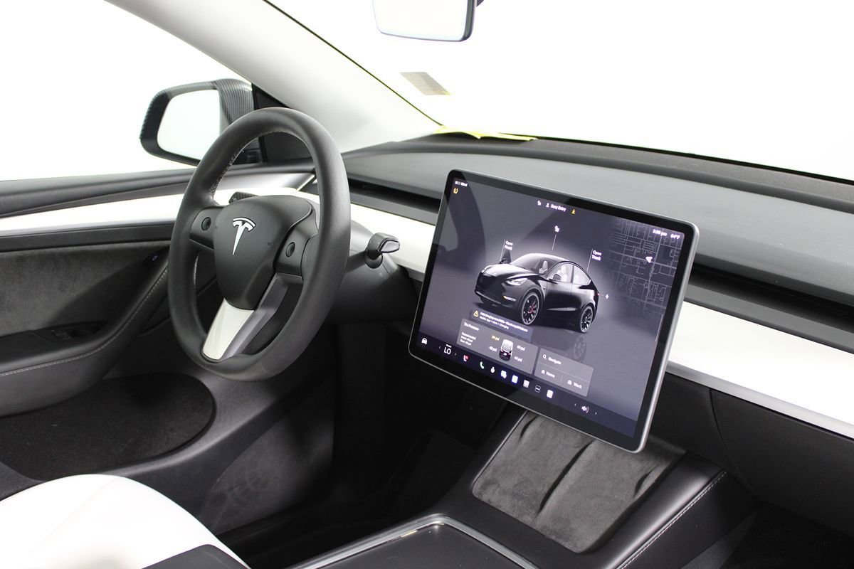 Used 2023 Tesla Model Y Performance AWD/4WD image 11