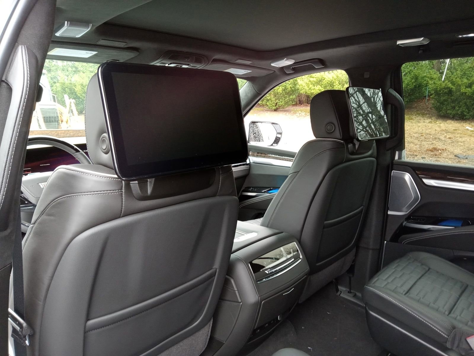 New 2026 Cadillac Escalade Platinum Sport w/ LPO, ONYX Package image 28