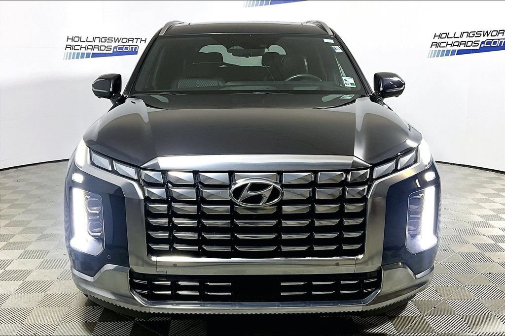 Used 2024 Hyundai Palisade Calligraphy FWD image 2