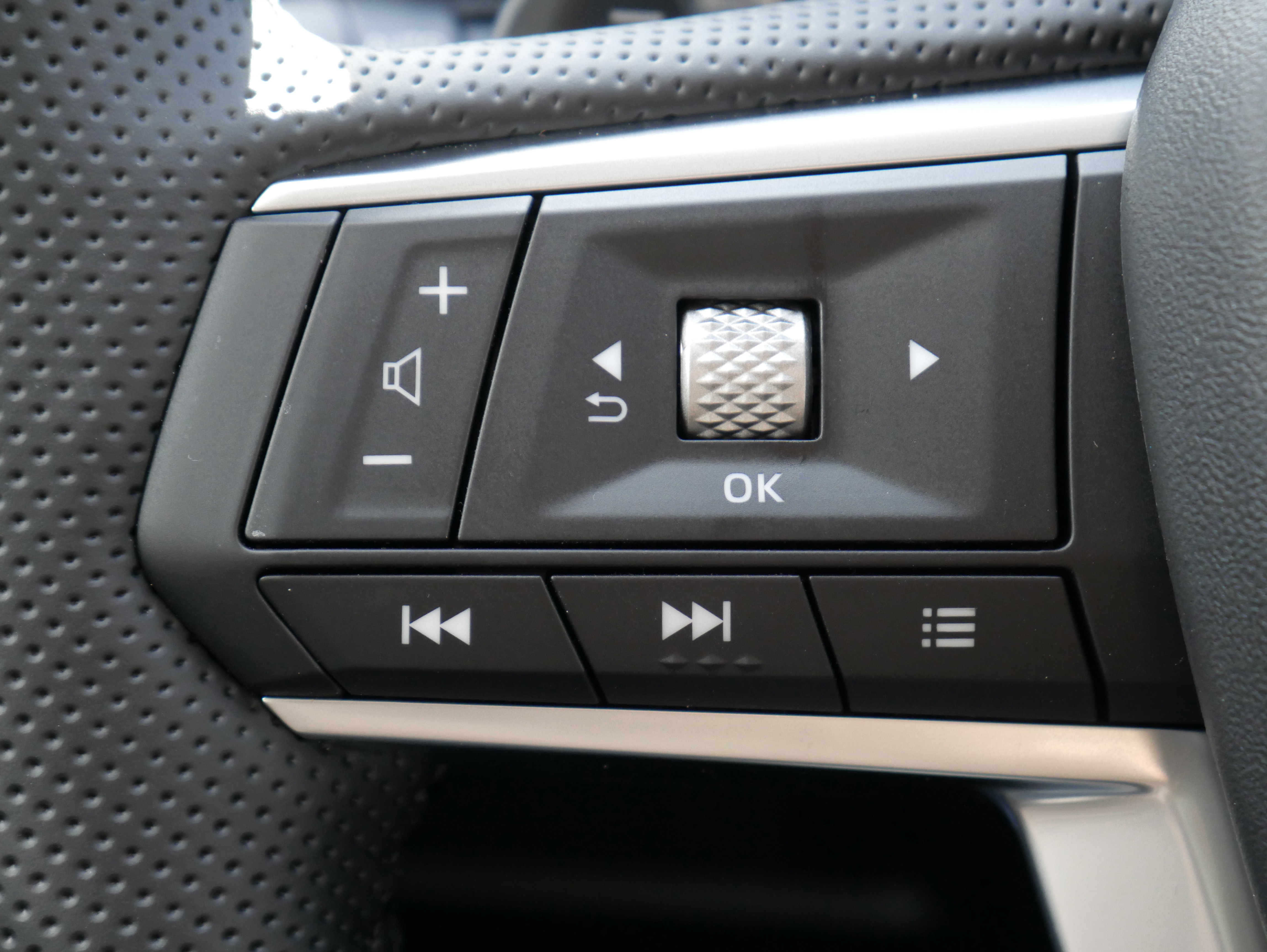 New 2026 Mitsubishi Outlander SE image 23