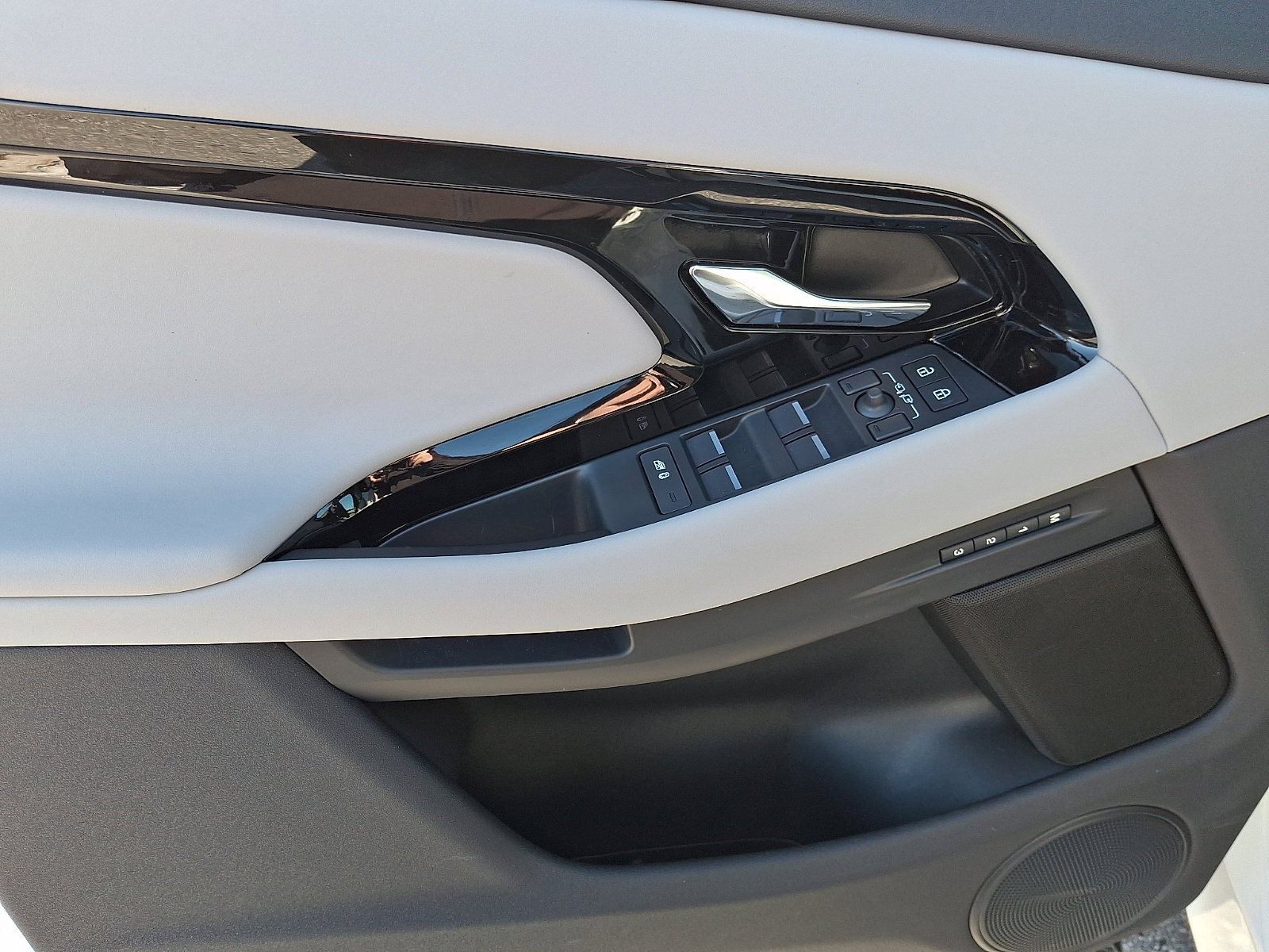 Used 2026 Land Rover Range Rover Evoque S image 12