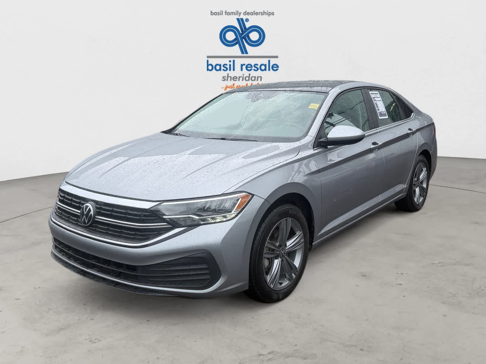 Used 2024 Volkswagen Jetta SE w/ Panoramic Sunroof Package FWD image 2
