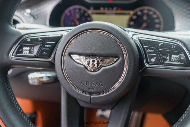 Used 2022 Bentley Flying Spur Plug-In Hybrid image 33