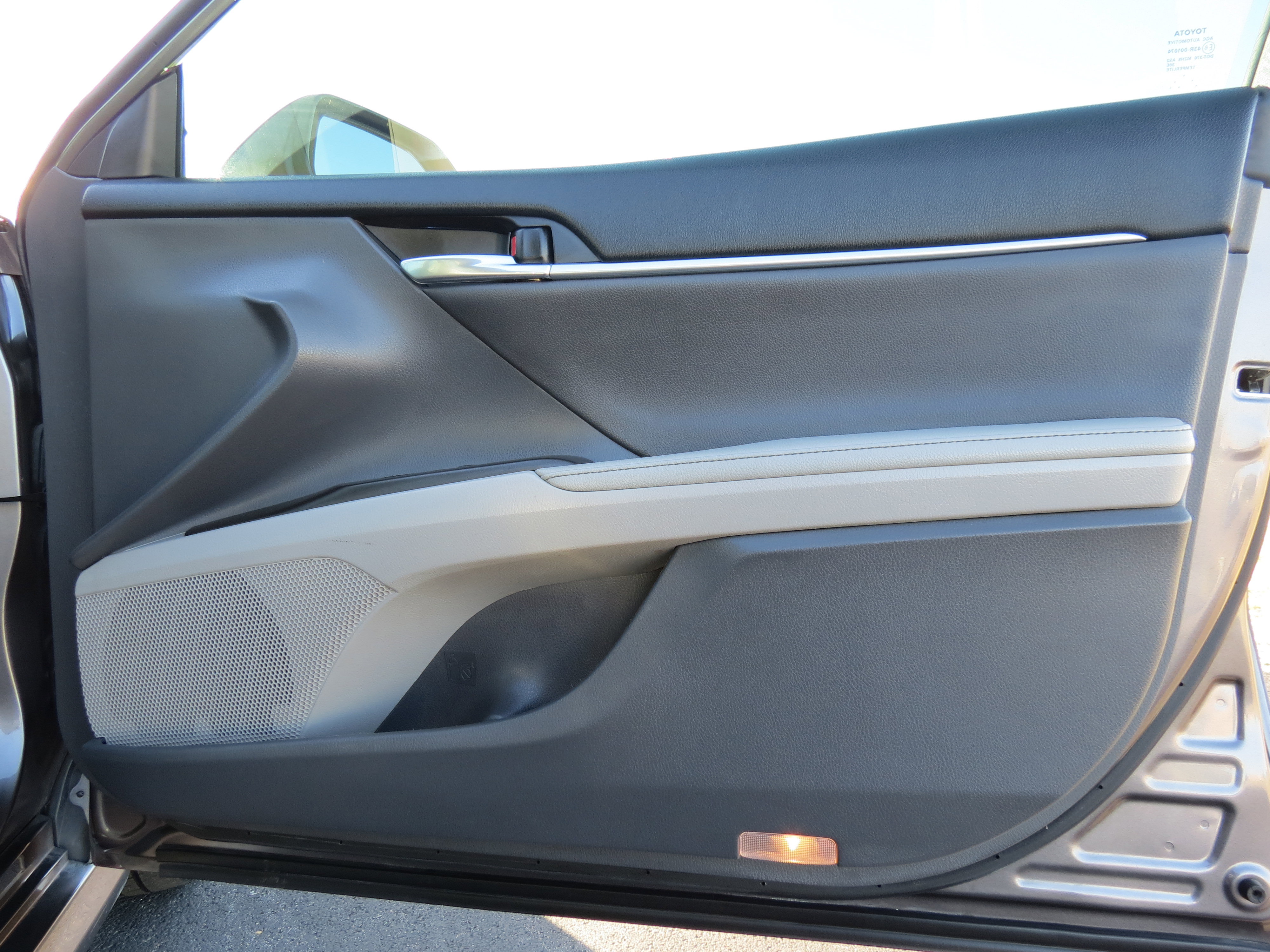 Used 2022 Toyota Camry XLE image 28