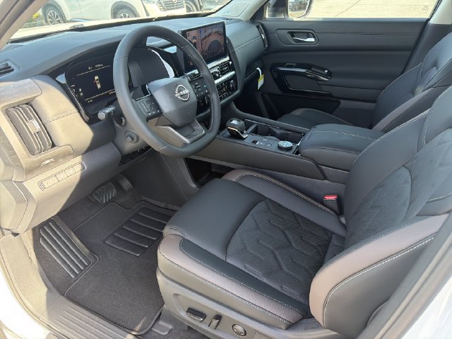 New 2026 Nissan Pathfinder Platinum AWD/4WD image 11