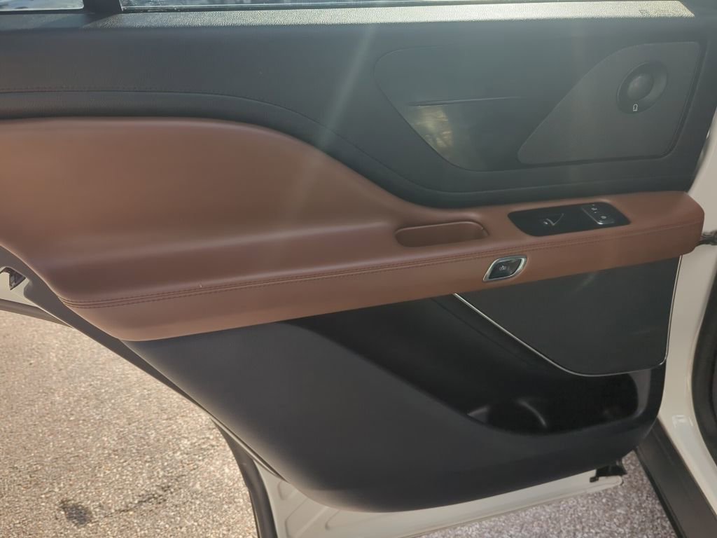 Used 2020 Lincoln Aviator Reserve w/ Equipment Group 201A image 20