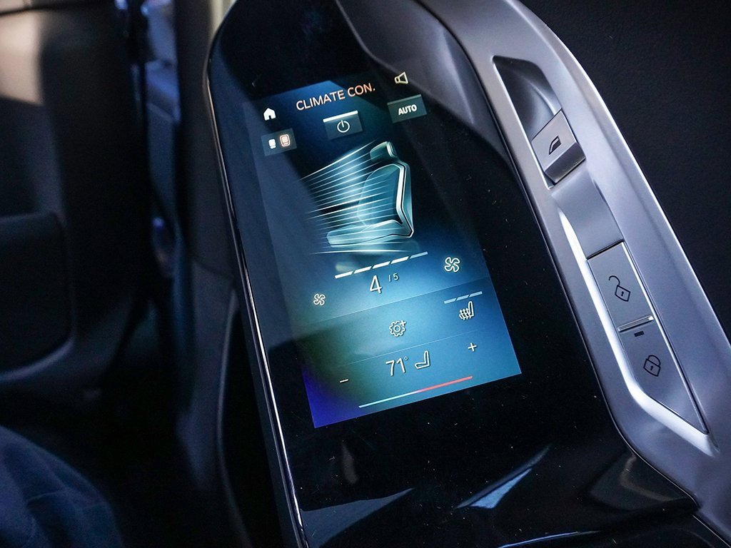 Used 2023 BMW 760i xDrive w/ Parking Assistance Package image 57