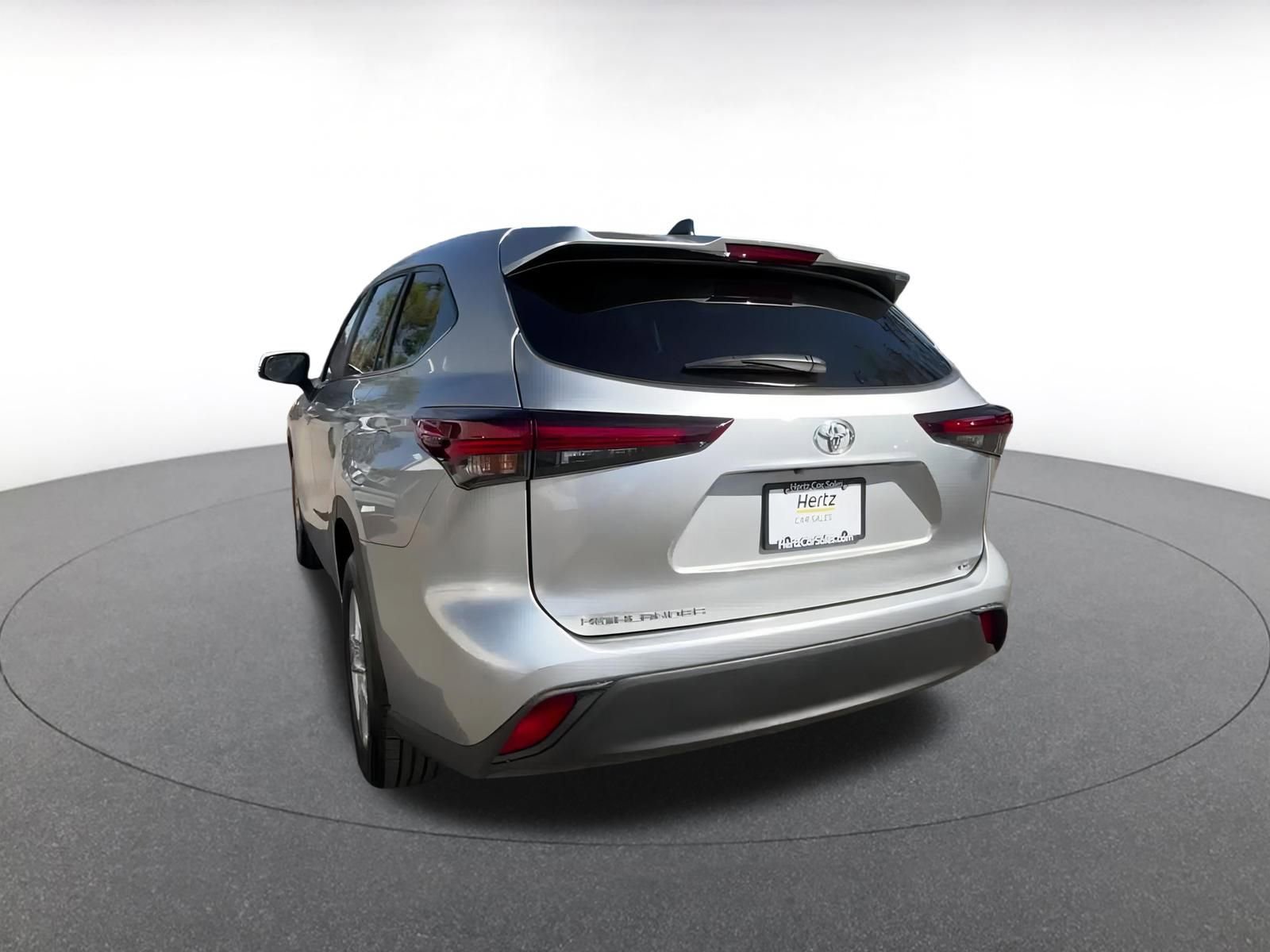 Used 2025 Toyota Highlander LE image 11