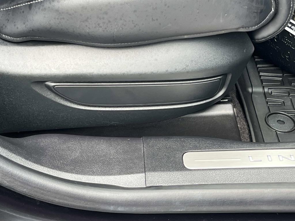 Used 2022 Lincoln Corsair Reserve w/ Equipment Group 201A image 20