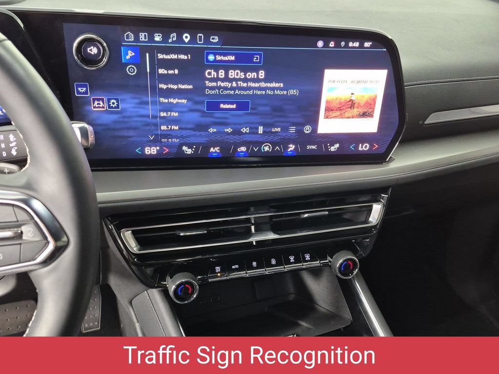 Used 2025 Chevrolet Traverse LT w/ Driver Confidence Package FWD image 23