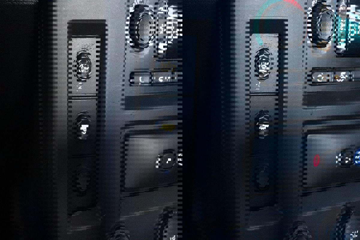 Used 2005 HUMMER H2 SUT w/ Preferred Equipment Group image 30