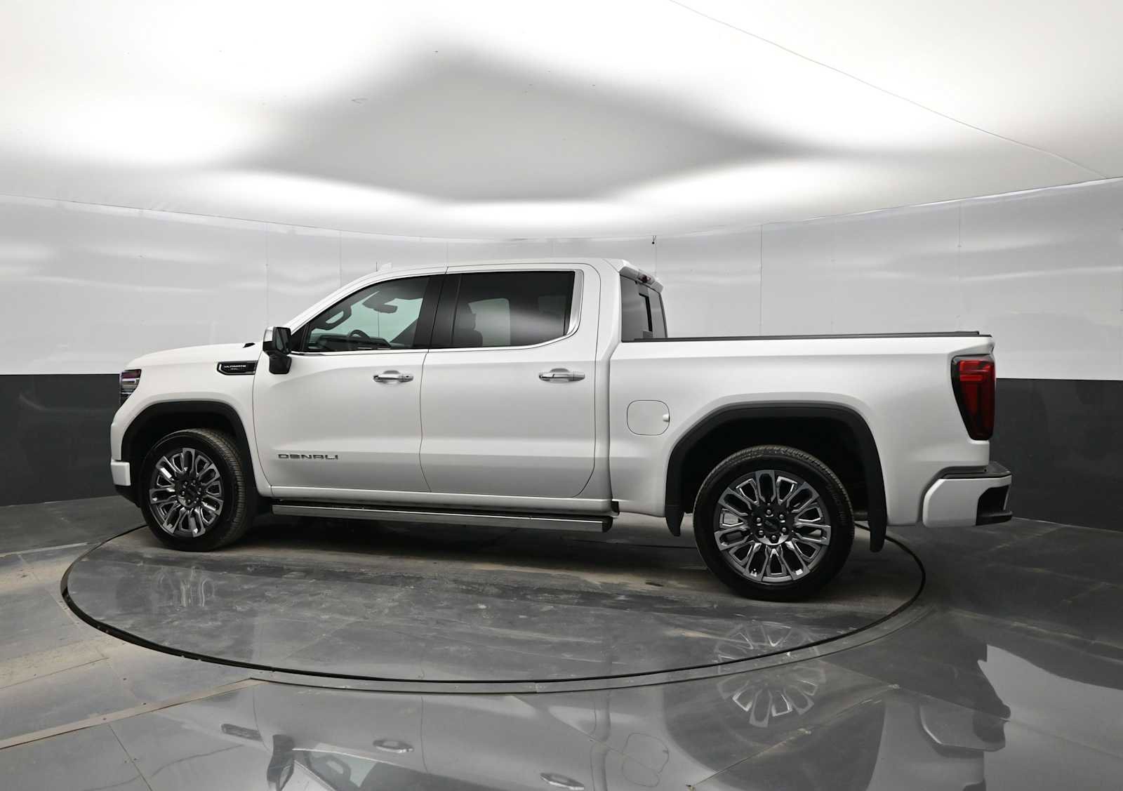 Used 2024 GMC Sierra 1500 Denali Ultimate image 5