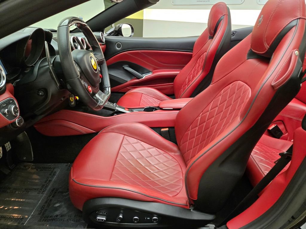 Used 2015 Ferrari California T RWD image 17