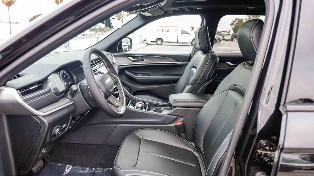 New 2025 Jeep Grand Cherokee L Limited w/ Black Appearance Package image 19