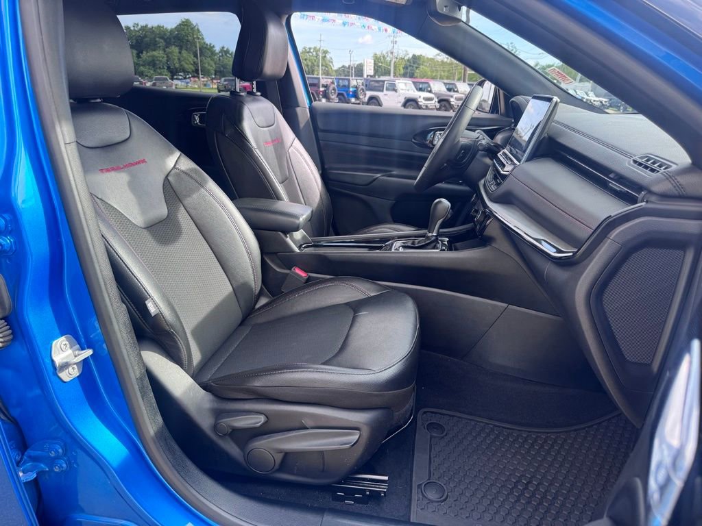 Used 2025 Jeep Compass Trailhawk image 23