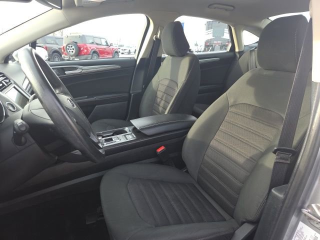 Used 2020 Ford Fusion SE image 25