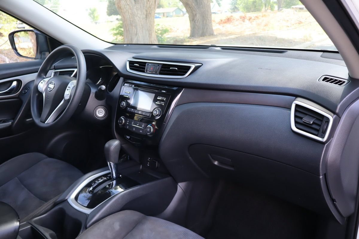 Used 2015 Nissan Rogue S AWD/4WD image 17