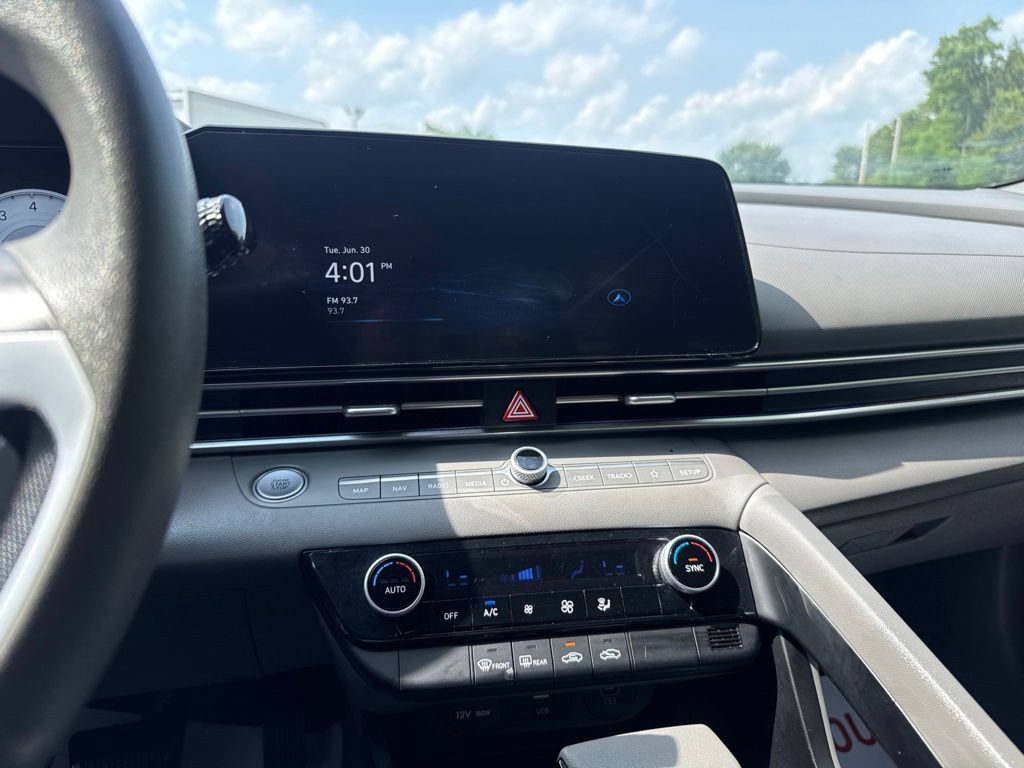 Used 2024 Hyundai Elantra SEL FWD image 24