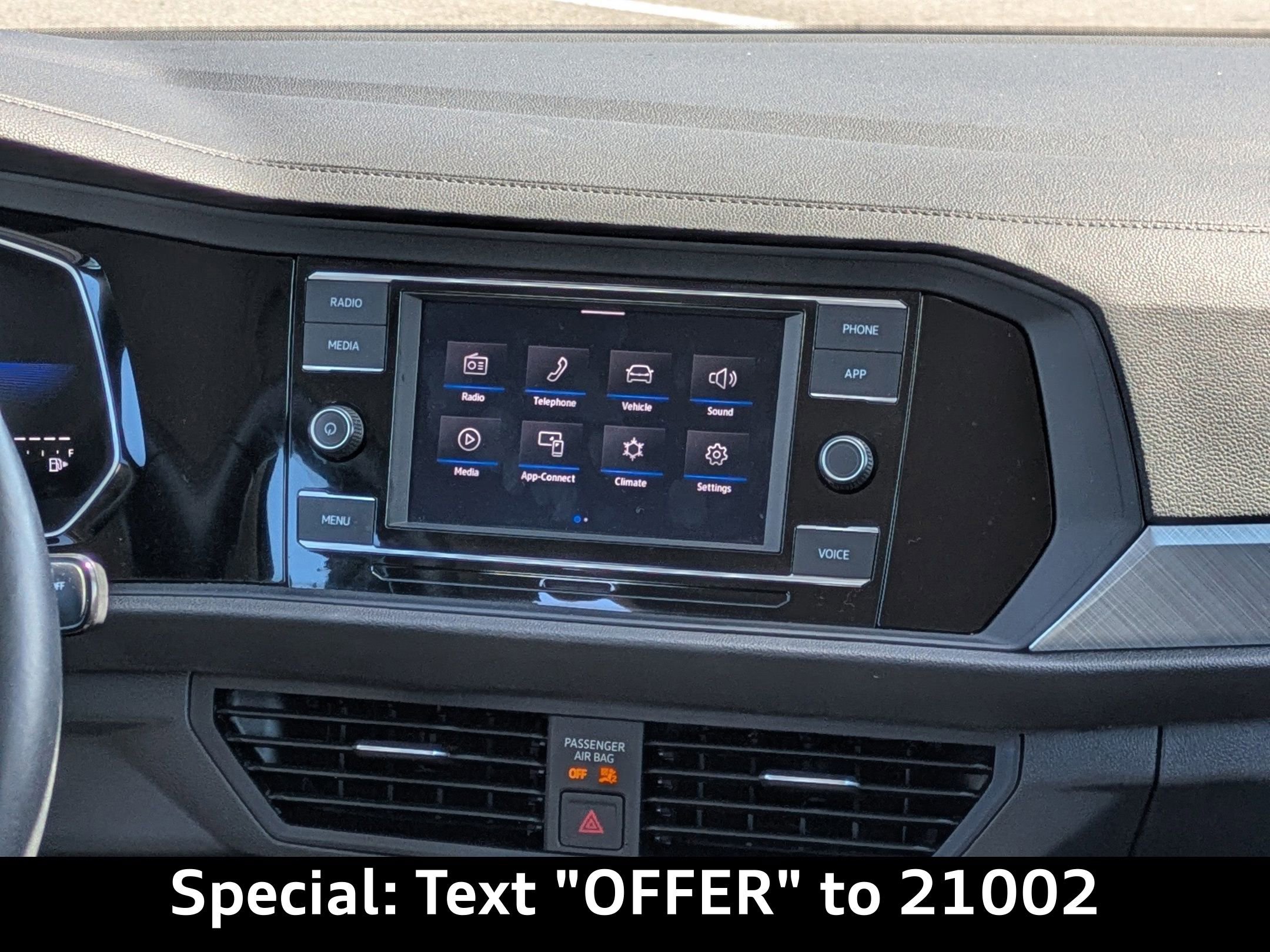 Used 2024 Volkswagen Jetta SE image 16