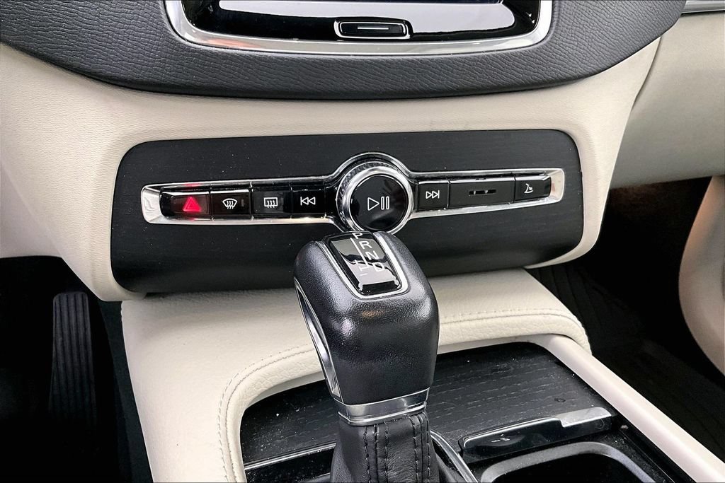 Used 2020 Volvo XC90 T5 Momentum w/ Protection Package Premier AWD/4WD image 26