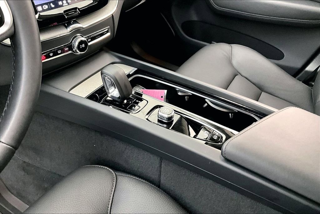 Used 2025 Volvo XC60 B5 Plus w/ Protection Package Premier image 17