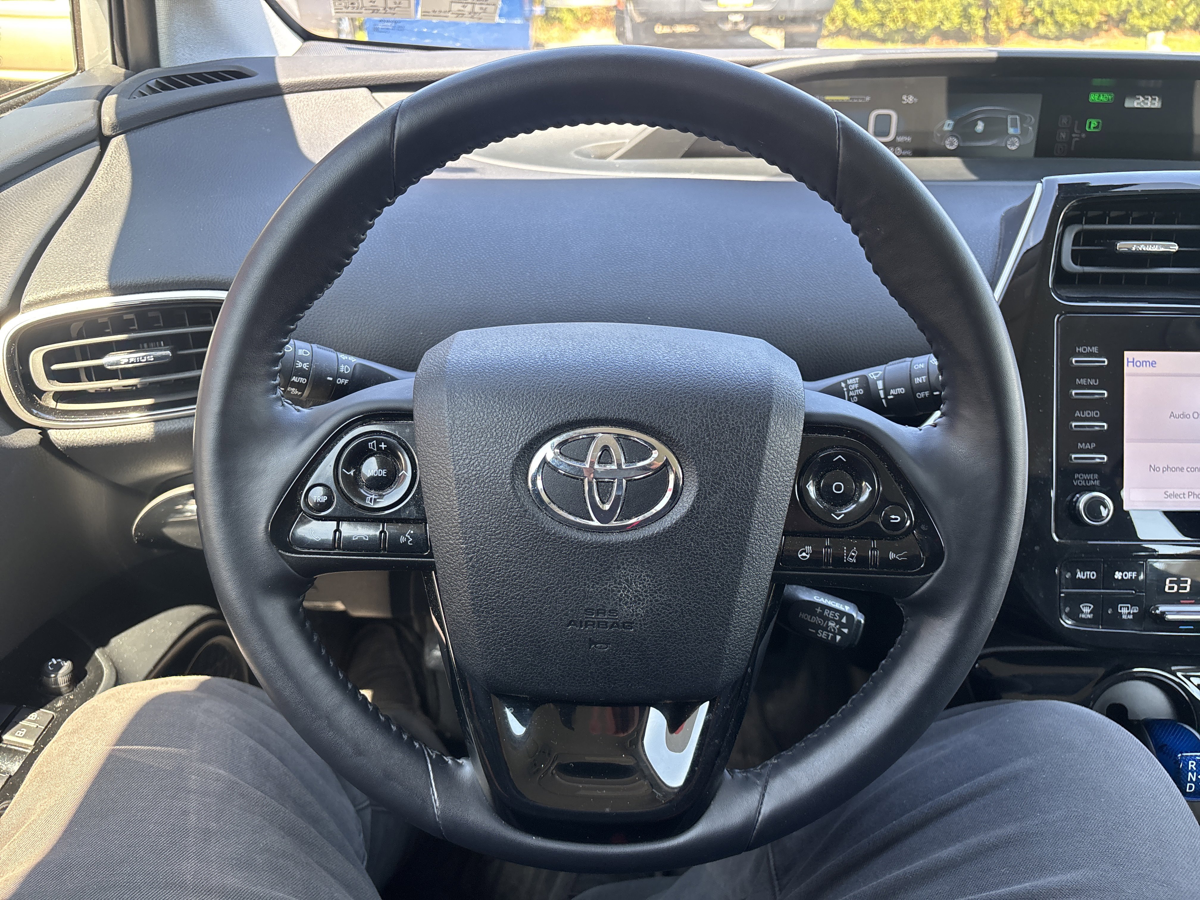 Used 2020 Toyota Prius XLE w/ Advanced Technology Package image 17