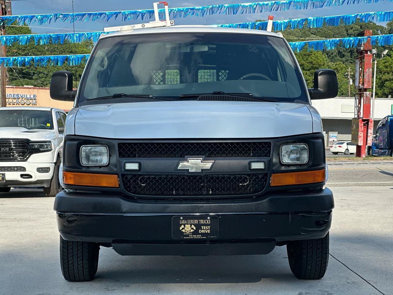 Used 2015 Chevrolet Express 2500 RWD image 2