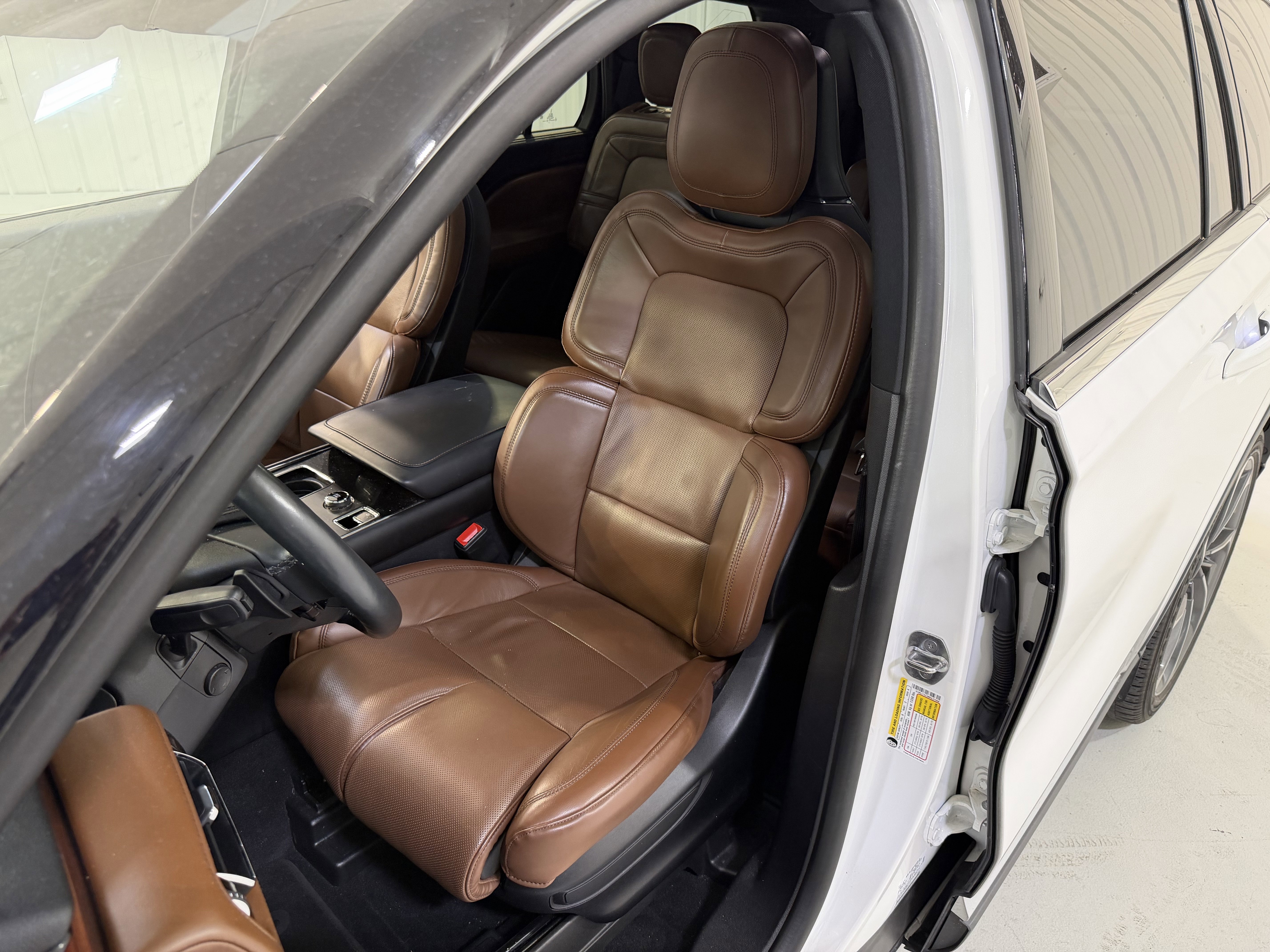 Used 2021 Lincoln Aviator Reserve w/ Equipment Group 202A AWD/4WD image 11