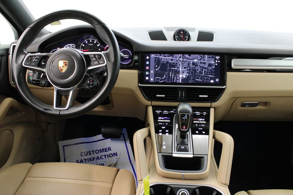 Certified 2023 Porsche Cayenne Platinum Edition image 16