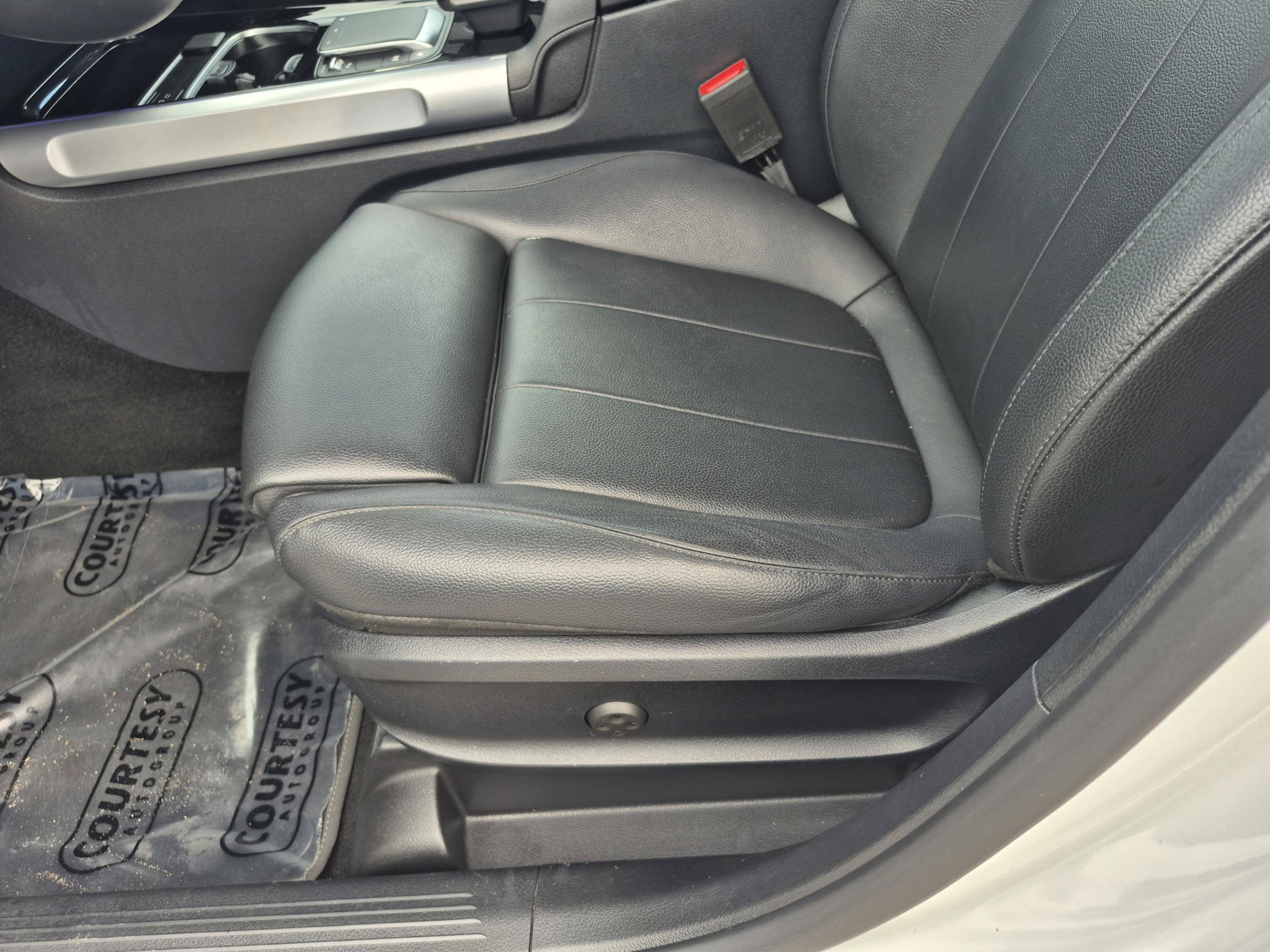 Used 2022 Mercedes-Benz GLB 250 image 22