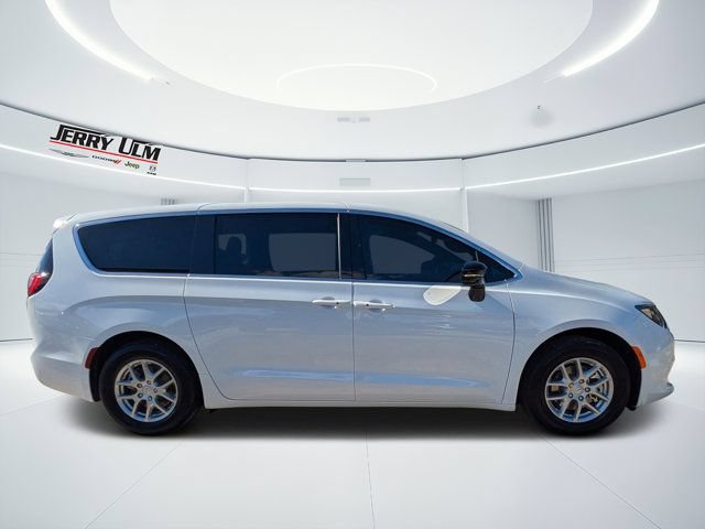 New 2026 Chrysler Voyager LX FWD image 2