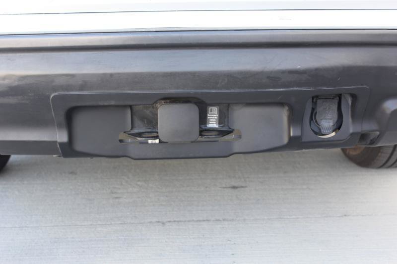 Used 2018 Nissan Pathfinder Platinum w/ Cargo Package FWD image 11