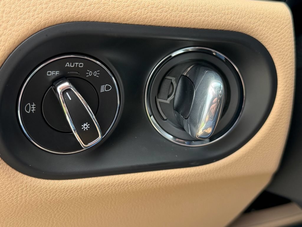New 2026 Porsche Macan AWD/4WD image 22