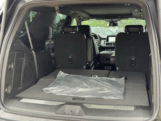 Used 2023 Chevrolet Tahoe Z71 w/ Luxury Package AWD/4WD image 35