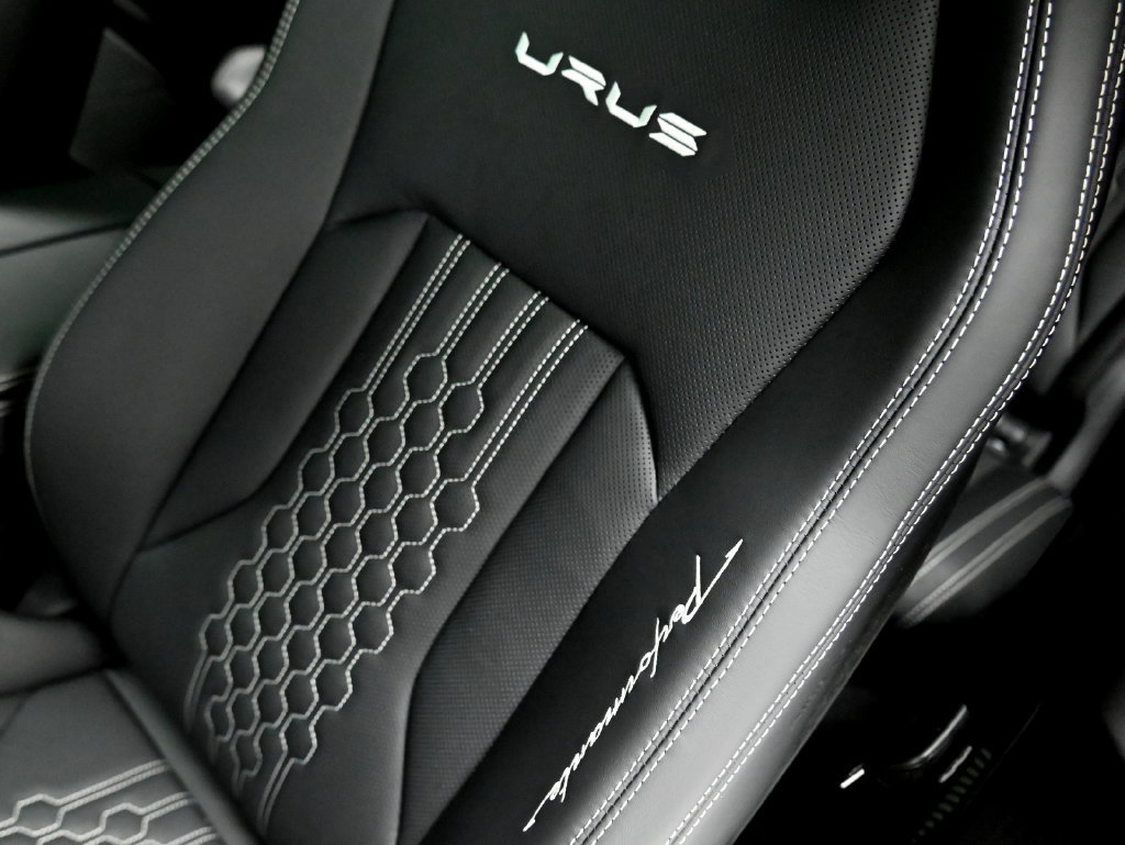 Used 2024 Lamborghini Urus Performante AWD/4WD image 20