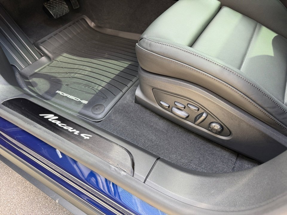 New 2026 Porsche Macan 4 Electric image 25
