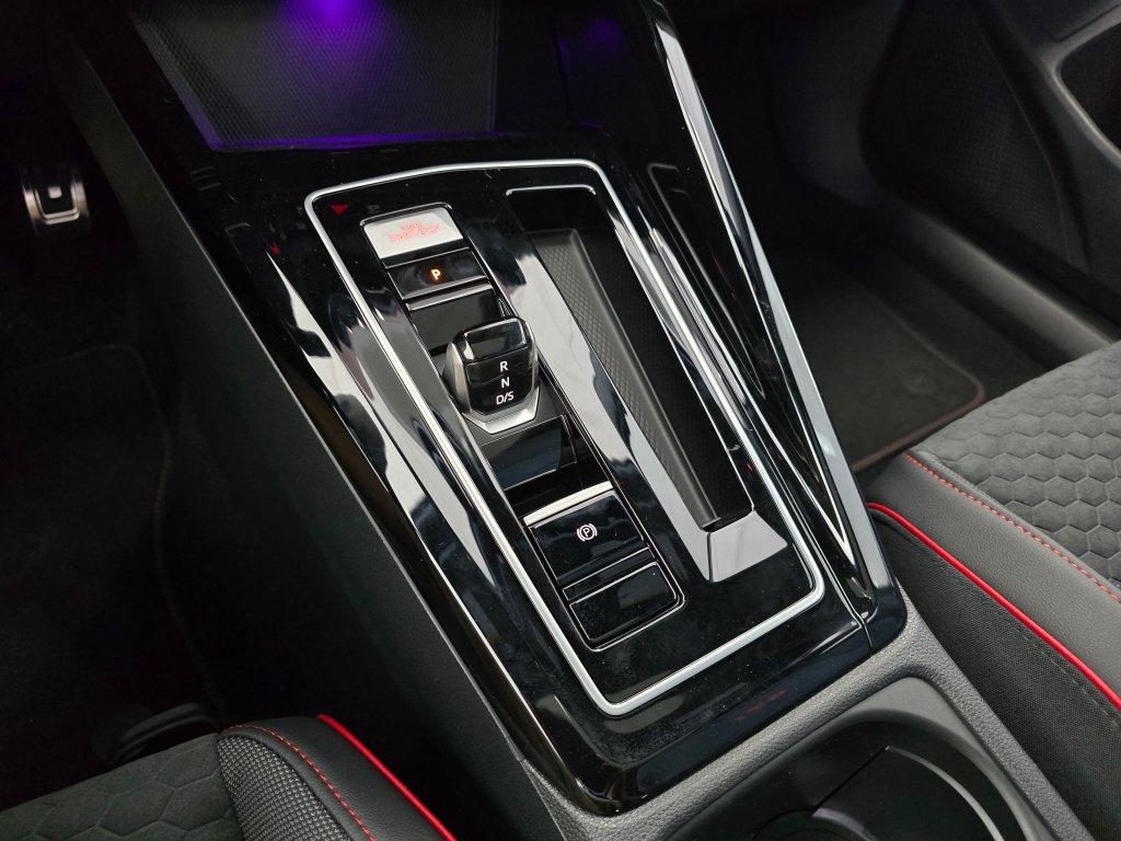 New 2026 Volkswagen GTI SE FWD image 30