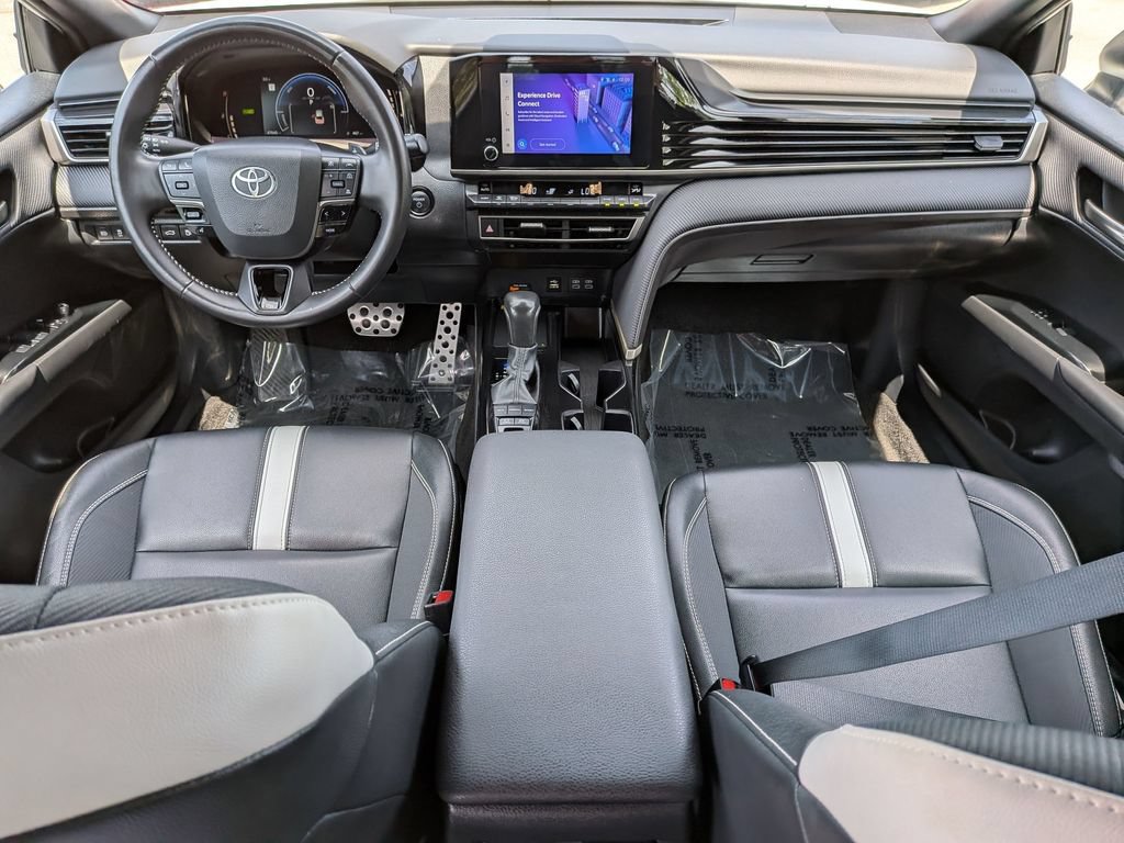 Used 2025 Toyota Camry SE FWD image 5