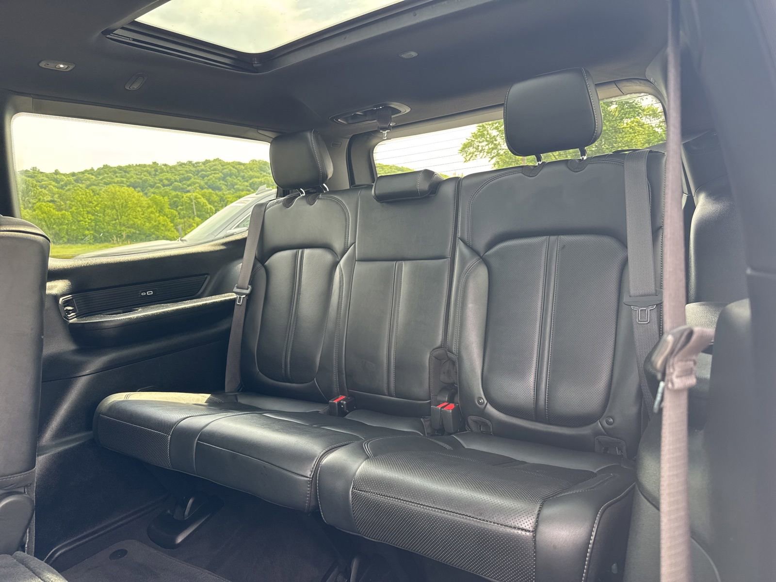 Used 2022 Jeep Wagoneer Series II w/ Premium Group I AWD/4WD image 16