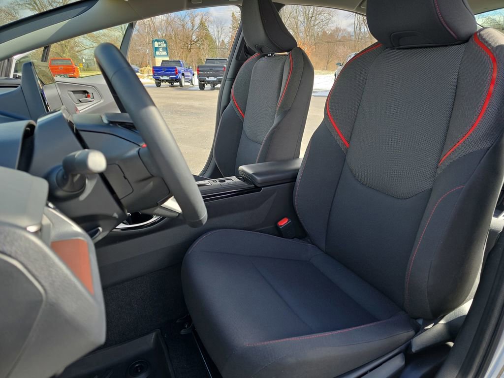 Used 2025 Toyota Prius Plug-In Hybrid image 15