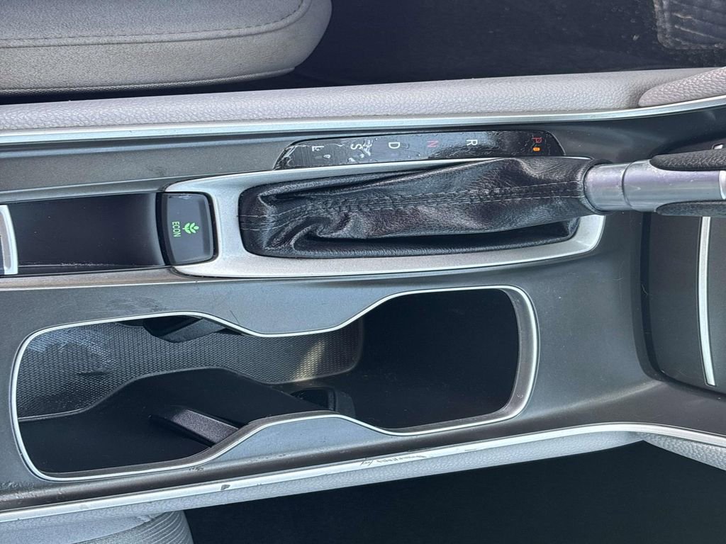 Used 2018 Honda Accord LX image 16
