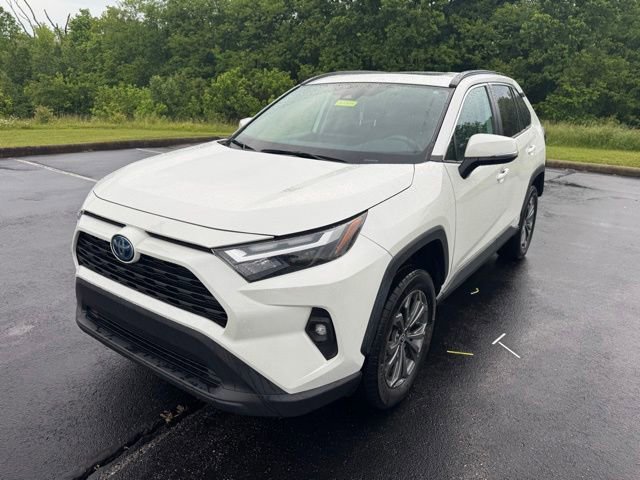Used 2022 Toyota RAV4 XLE Premium AWD/4WD image 7