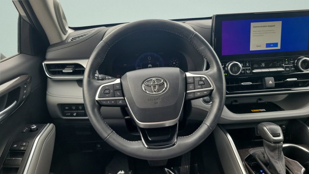 Used 2023 Toyota Highlander Platinum FWD image 11