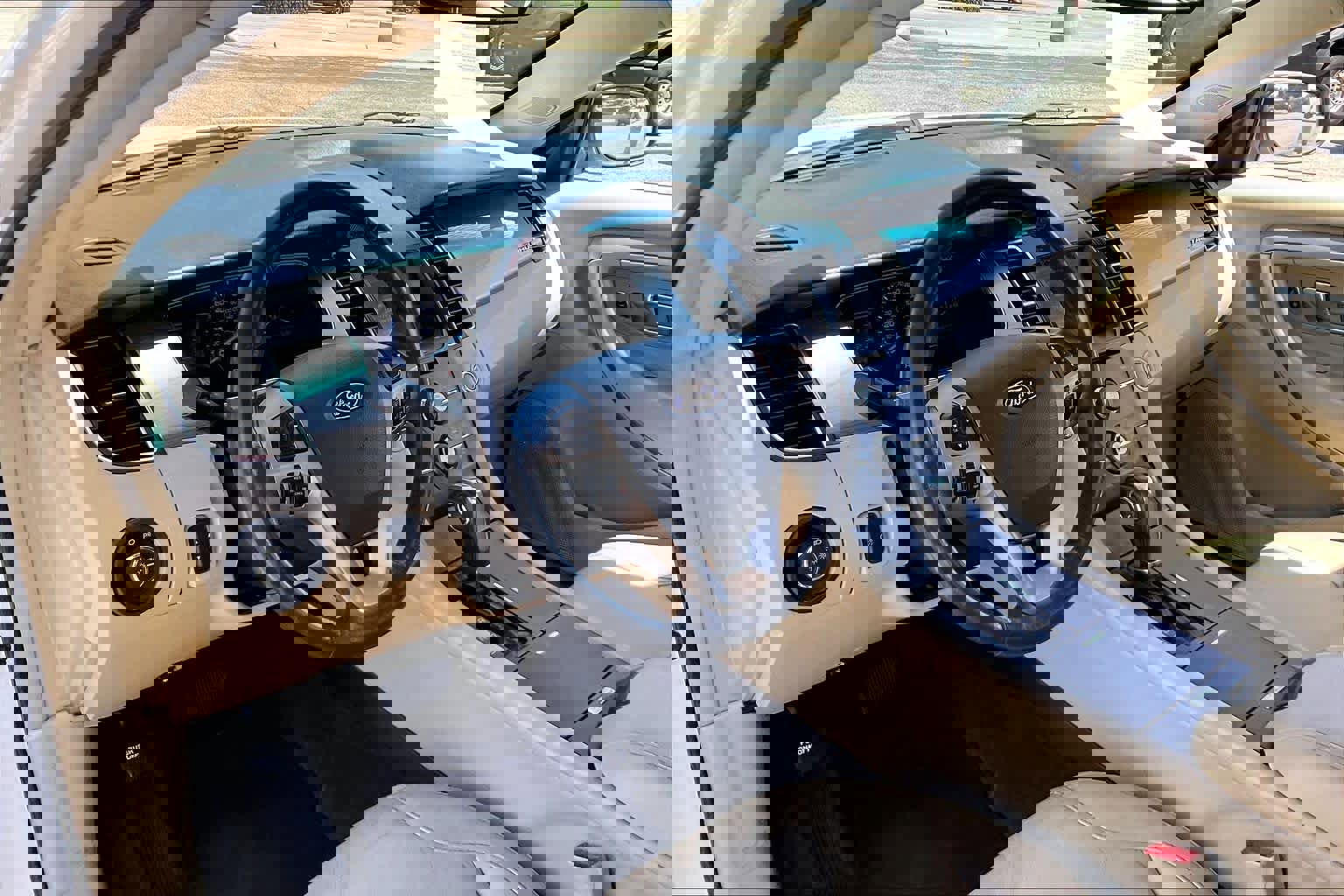 Used 2015 Ford Taurus SEL w/ Equipment Group 201A FWD image 15