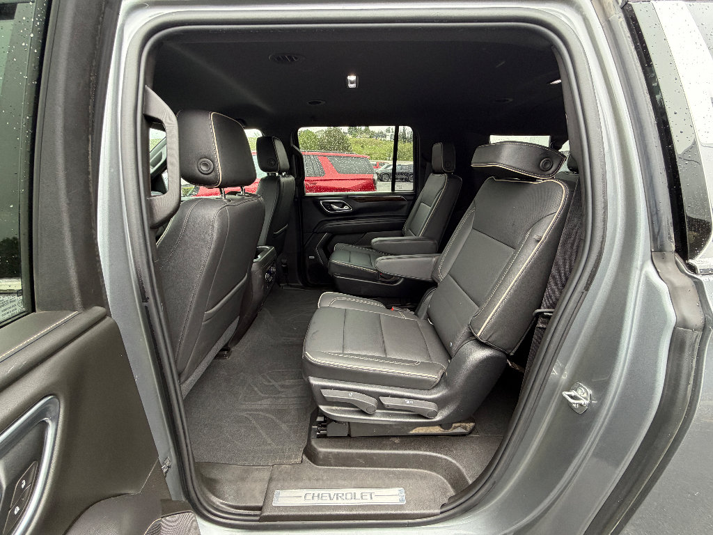 Used 2021 Chevrolet Suburban Premier AWD/4WD image 3