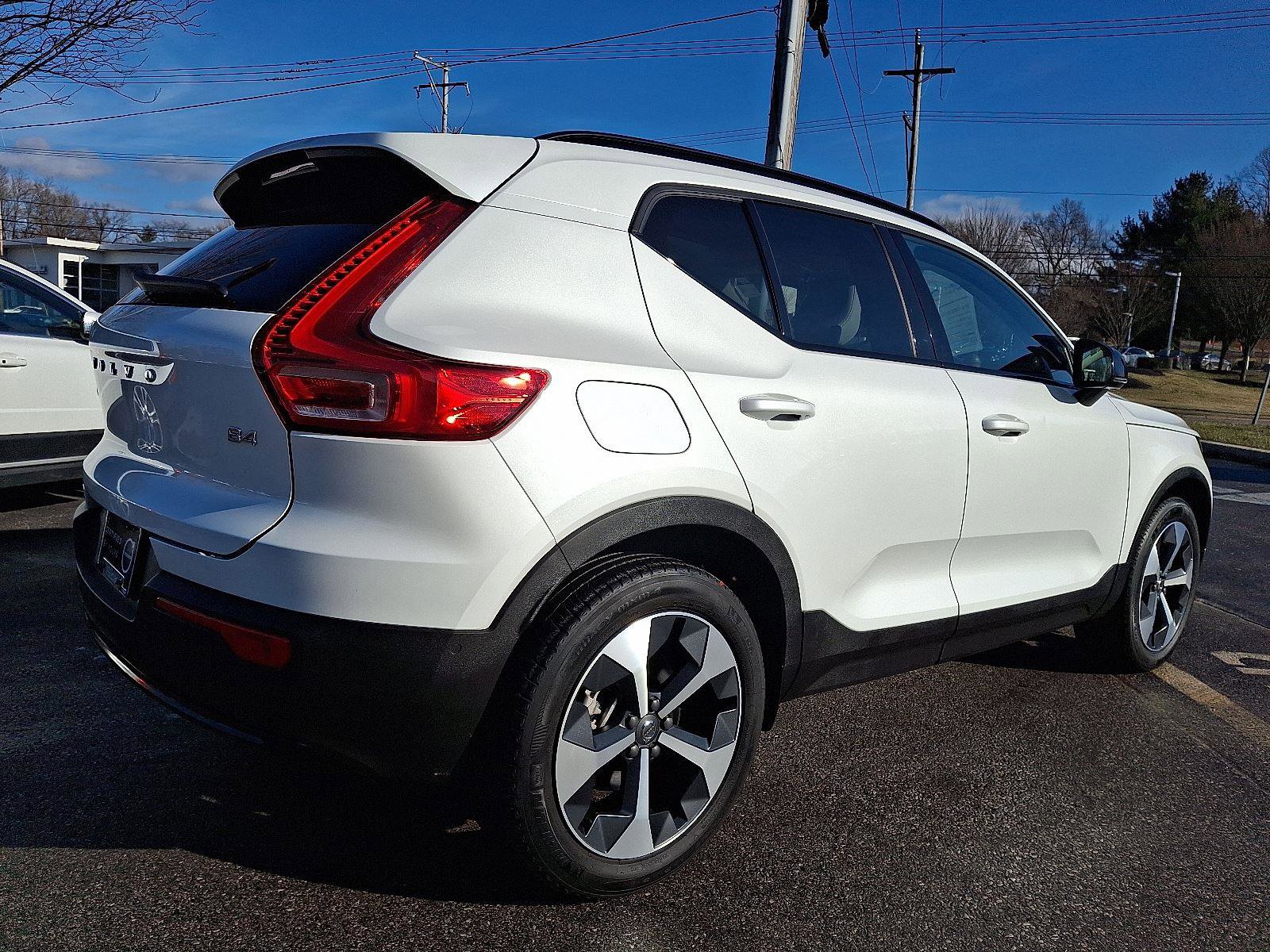 Certified 2023 Volvo XC40 B4 Plus w/ Climate Package image 6