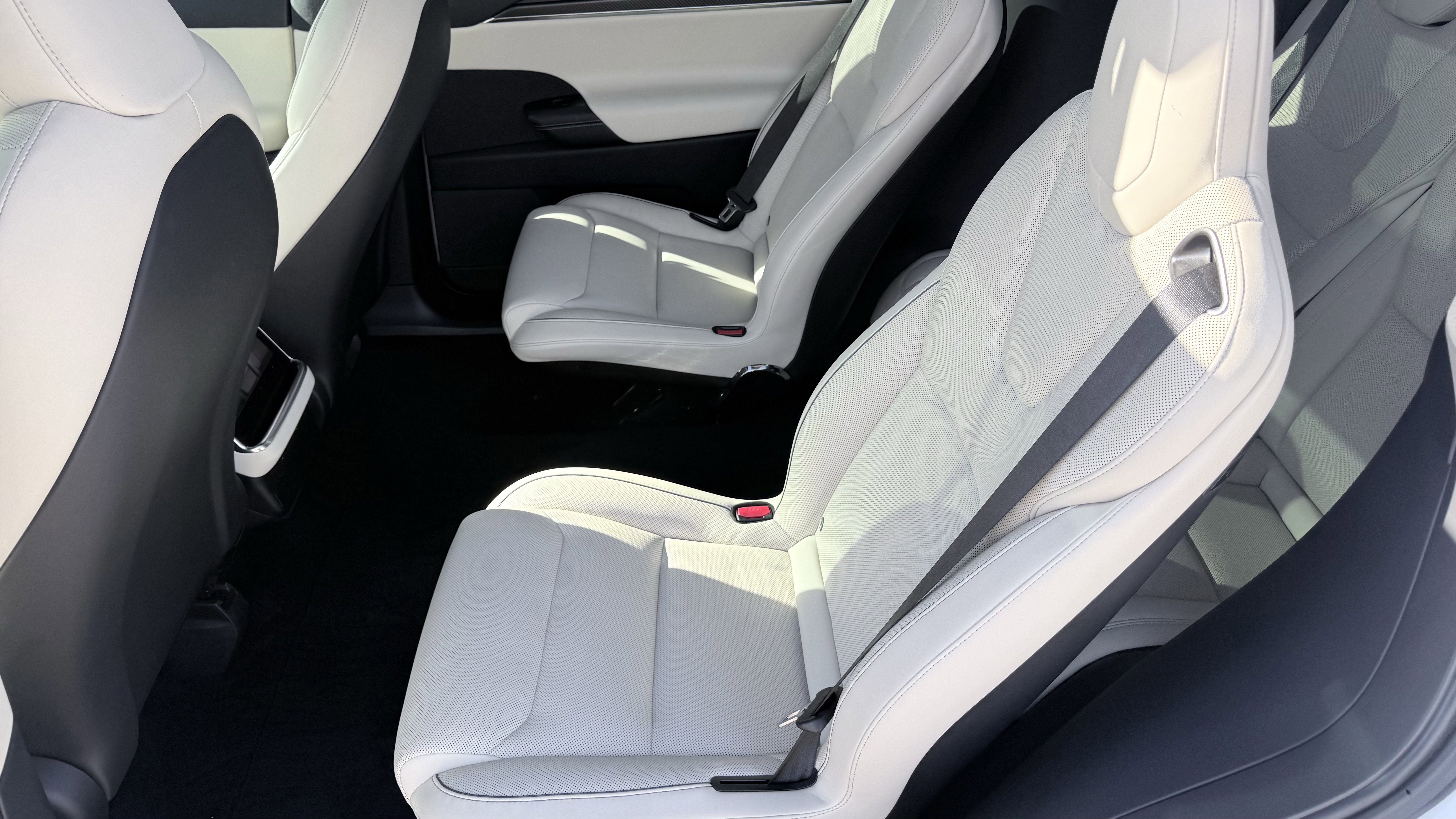 Used 2023 Tesla Model X Plaid image 37